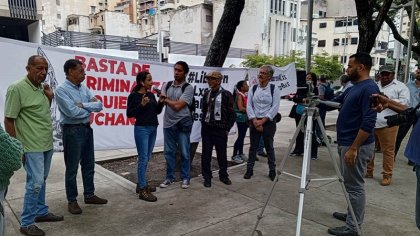 [Video] Se realizó plantón frente a la Fiscalía exigiendo libertad de los sidoristas presos por luchar