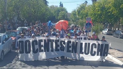 San Juan: docentes autoconvocados vuelven a las calles para romper el techo salarial 