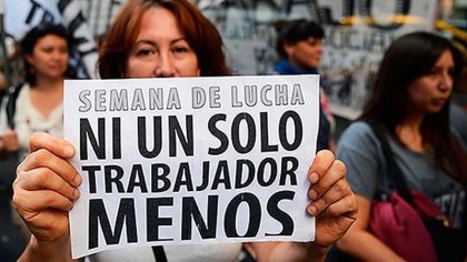 Milei quiere más estatales en la calle, cuando hay 63 mil puestos menos en el sector privado