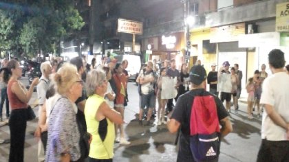 Convocan a una asamblea y ruidazo en Caseros contra el ajuste de Milei