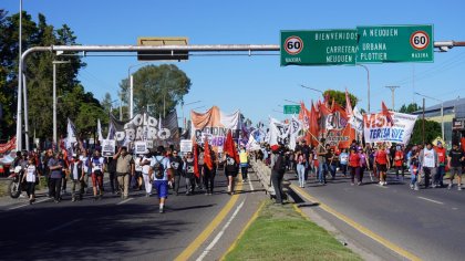 Organizaciones sociales cortarán los puentes carreteros que unen Neuquén con Cipolletti