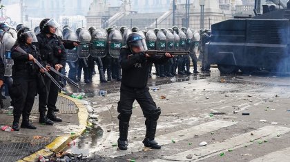 Continúan presos los detenidos en la protesta contra la Ley Bases: ¡libertad a todos ya!