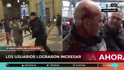 [Video] Feroz golpiza de la Policía Federal contra un usuario del Roca en Constitución