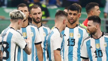 El seleccionado argentino llegó a Perú para el partido que jugarán a las 23 h