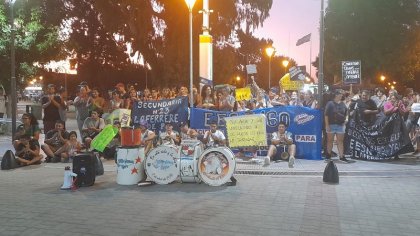 Corte y marcha de comunidad educativa: no es el calor, es el ajuste