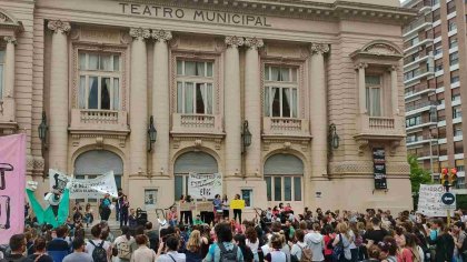 Marchan en Bahía Blanca docentes y estudiantes contra el ajuste en las escuelas de arte