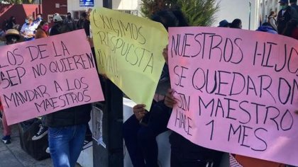 Madres de familia toman escuelas y protestan ante falta de docentes