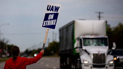 Estados Unidos: las empresas automotrices despiden trabajadores para romper la huelga