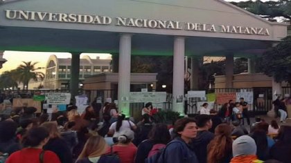 Marcha y olla popular impulsada por estudiantes de la Universidad de La Matanza