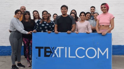 Vilca visitó TextilCom y entregó un aporte del PTS-Frente de Izquierda al fondo de lucha