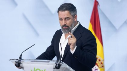 Vox rompe los gobiernos autonómicos con el PP y desata su discurso racista para no perder el espacio de la extrema derecha