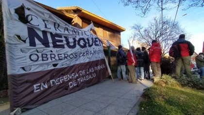 Obreros de Cerámica Neuquén informan sobre el reclamo por el corte de energía 