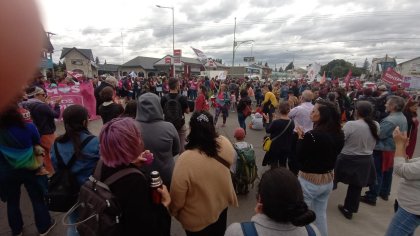 Con una nueva jornada de paro, cobra fuerza el reclamo de estatales y docentes. 