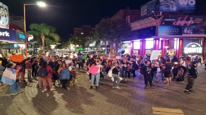 La tercera marcha docente en Carlos Paz recibió un amplio apoyo de la población