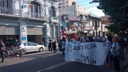 Corte de calle en reclamo de justicia por Agustín Escobar frente al Ministerio de Trabajo