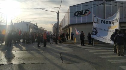 Trabajadores de Cerámica Neuquén movilizan contra tarifazos y se solidarizan con la comunidad ante los aumentos 