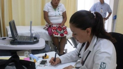 ¿Cuáles son las condiciones laborales de las médicas y médicos en México? 