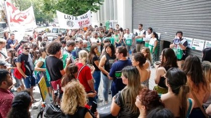 Ruidazo con más de 150 trabajadores de infancias contra los despidos de Jorge Macri