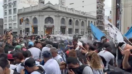 Puente Saavedra y Puente Pueyrredón: responden con represión a la protesta contra el hambre