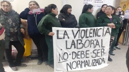 Trabajadores de limpieza del Hospital Bouquet Roldán en lucha contra despidos y suspensiones arbitrarias