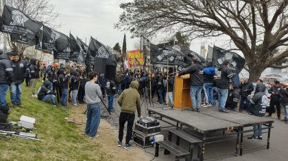 Bridgestone: la empresa despidió, el SUTNA llamó a un paro y Trabajo dictó la conciliación