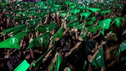 Debate sobre el derecho al aborto: pañuelazo y fuertes argumentos a favor 