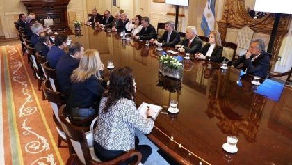 Al rescate del naufragio: junto a Macri, senadores peronistas prometieron “responsabilidad”