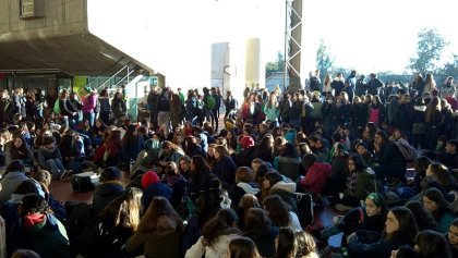 Córdoba: estudiantes toman el colegio Manuel Belgrano por el derecho al aborto