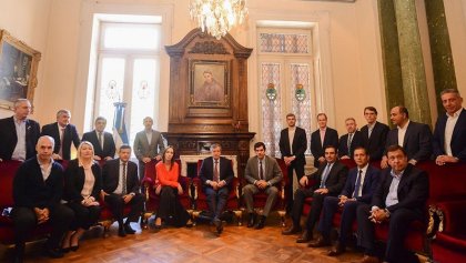 Ajuste: Macri y los gobernadores negocian la aplicación del pacto fiscal