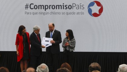 Piñera recluta empresarios para "acabar" con la pobreza