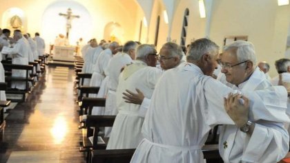 Los obispos están nerviosos: “Nos atacan, tenemos que unirnos y cuidarnos entre nosotros”