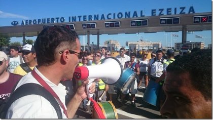 Aeronáuticos convocan a corte en autopista Ricchieri contra despidos discriminatorios