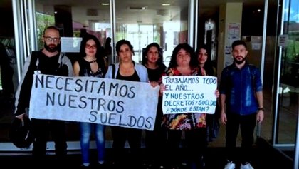 San Luis: cientos de docentes denuncian que les adeudan el salario de todo el año