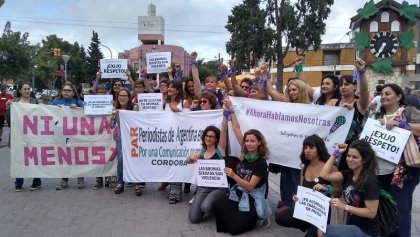 Trabajadoras de prensa se manifestaron contra la violencia machista en Carlos Paz