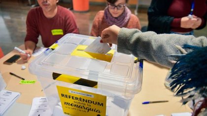 Diverses consultes sobre la monarquia de les universitats se sumen a la manifestació contra el judici del Procés