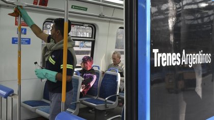 Desde el jueves, colectivos y trenes solo transportarán pasajeros sentados