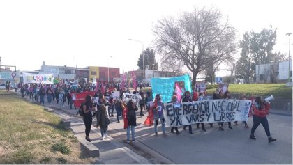 Multitudinaria marcha en Centenario exigió justicia por María Toledo