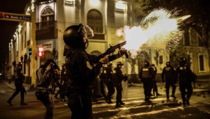 En la madrugada del domingo la Policía volvió a reprimir brutalmente en los exteriores del congreso a jóvenes que marchaban pacíficamente