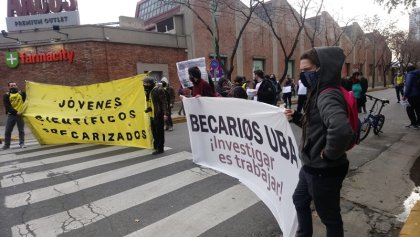 La UBA quiere despedir a 120 investigadores precarizados