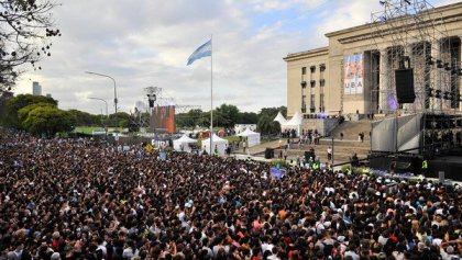 Estudiantes en el concierto de UBA 200: "La plata tiene que ir para la educación"