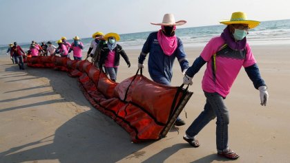 El derrame de petróleo en el mar de Tailandia ya se acerca a la costa