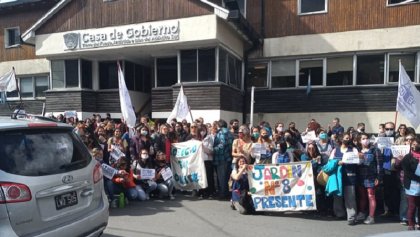 Tierra del Fuego: masiva marcha docente exigiendo aumento salarial