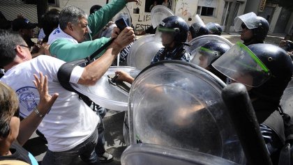 La Plata: Vidal reprimió violentamente protesta de auxiliares de Educación