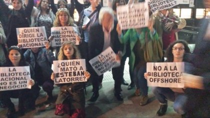 Manguel, escrachado por despidos de la Biblioteca Nacional, inaugura la Feria del Libro