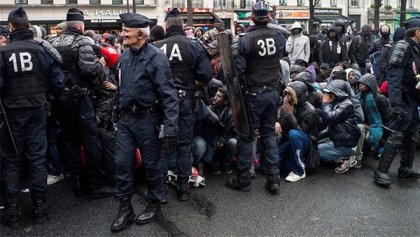 La Policía francesa desaloja a cuatro mil inmigrantes de un campamento en París