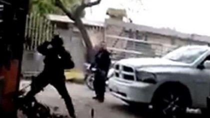  "¡Ya párenle!": el grito de una familia a policías que apedreaban su casa, en Monterrey