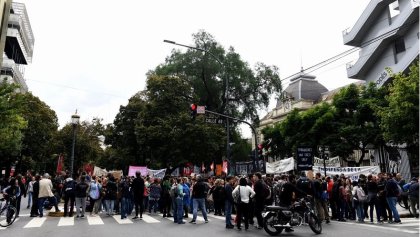 Universidad: masiva movilización de docentes y estudiantes contra el ajuste en educación