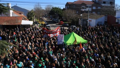 Mar del Plata: masivo abrazo al Complejo Universitario