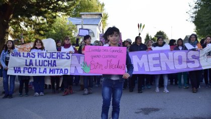 Histórica marcha por el 8M de Las Mujeres del Carbón en Río Turbio