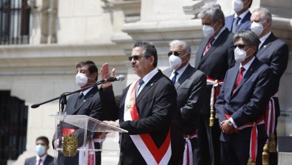 En medio de fuertes movilizaciones contra su gestión, Merino juramenta a su primer gabinete ministerial